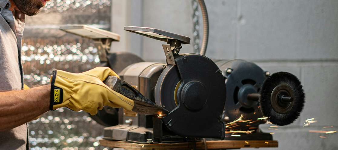 blog-siekiera-ostrzenie-szlifierka-1013x638