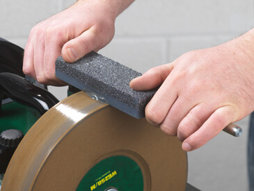 Zmiana granulacji ściernicy WG200 Record Power