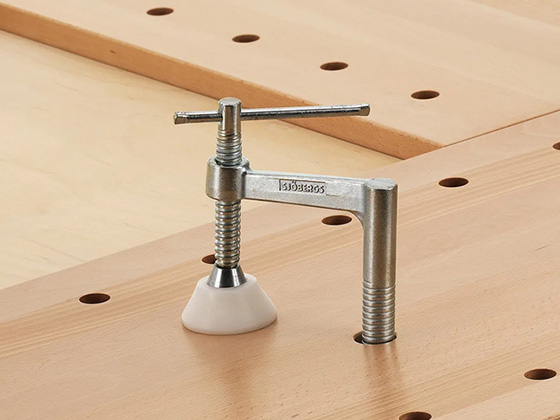 System docisków szybkomocujących Otwory na dociski szybkomocujące EDU 1300