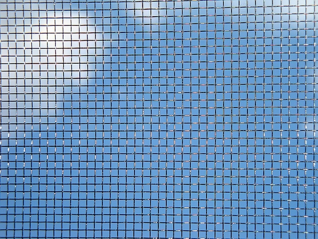 Rolka siatki przeciw owadom ze stali nierdzewnej czarna szer. 122cm - 30.5 mb