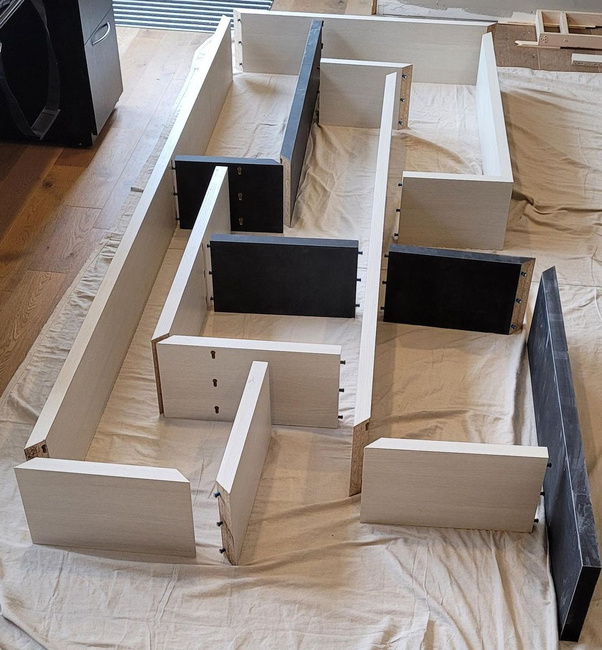 Niewidoczne złącze meblowe, samozaciskowe Peanut® 2