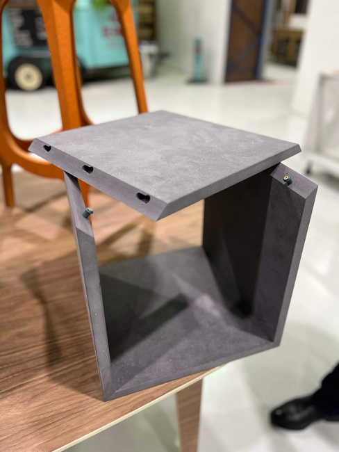 Niewidoczne złącze meblowe, samozaciskowe Peanut® 2