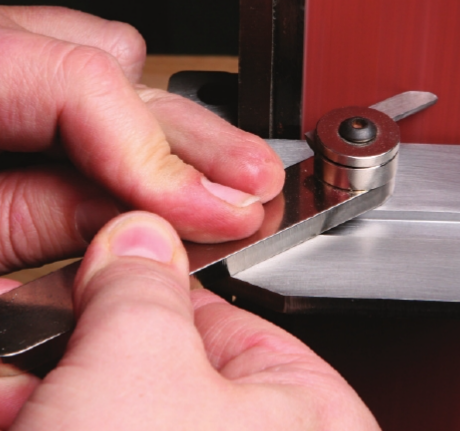 Uchwyt do przytrzymania ostrza skrawającego podczas ostrzenia W472