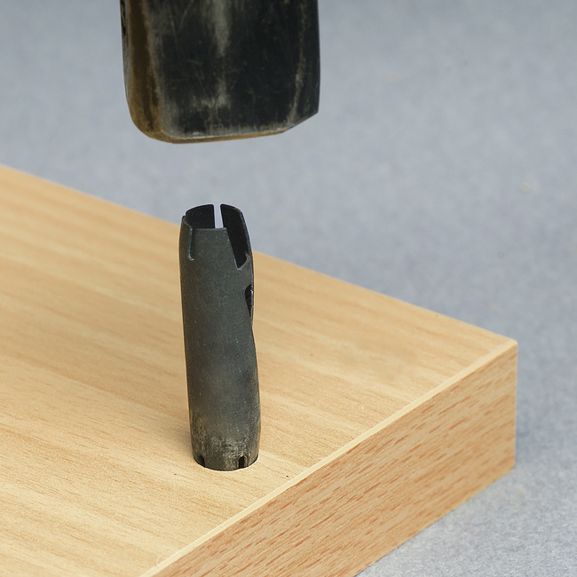 Kołek meblowy Ø8x35 mm TUCK ze stali sprężynowej