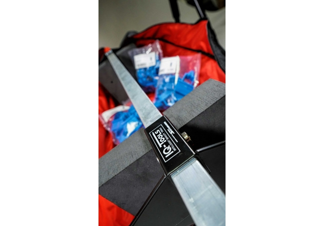 Komplet 4 ścisków do deski tarasowej z gniazdem na bit na uchwycie drewnianym SW13