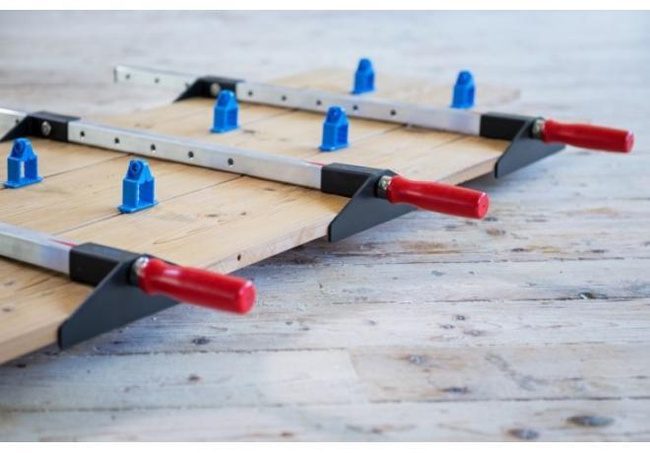 Komplet 4 ścisków do deski tarasowej z gniazdem na bit na uchwycie drewnianym SW13