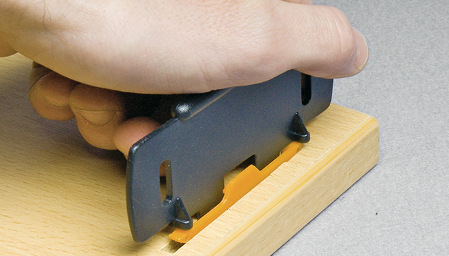 Przyrząd montażowy do złączy CHAMP