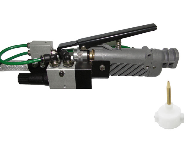 Pistolet klejowy do klejów rozpuszczalnikowych PUR sterowany pneumatycznie, wąż 4m